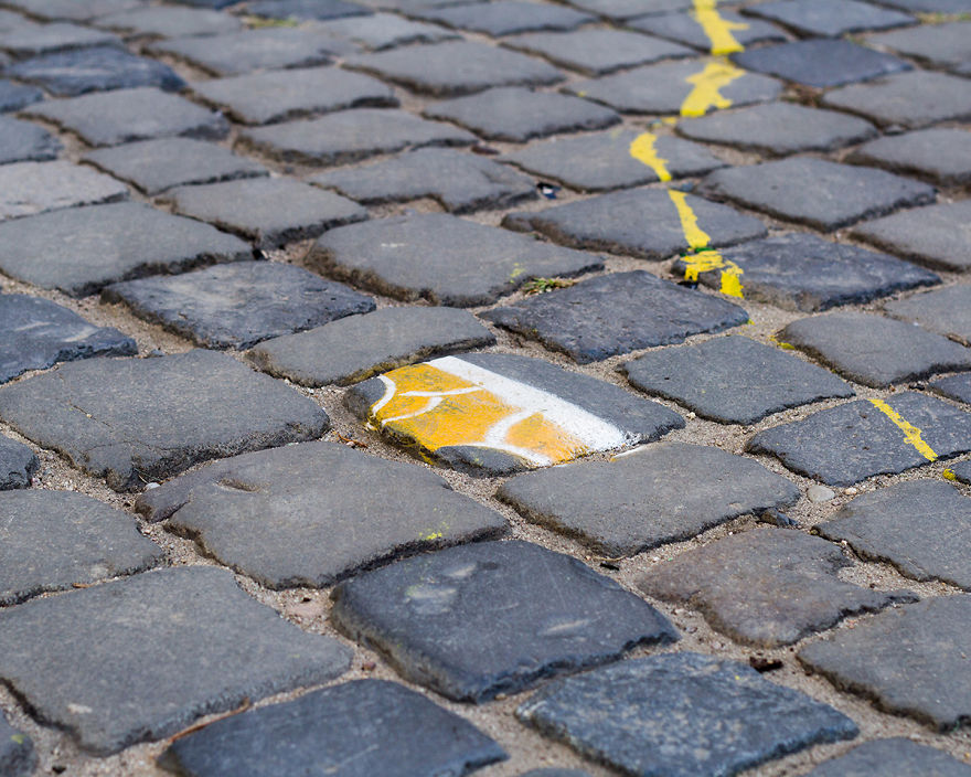 Andre Levy peint des slips sur des cailloux pour lutter contre la censure de la nudité Andre Levy peint des slips sur des cailloux pour lutter contre la censure de la nudite 6 Andre-Levy-peint-des-slips-sur-des-cailloux-pour-lutter-contre-la-censure-de-la-nudite-6