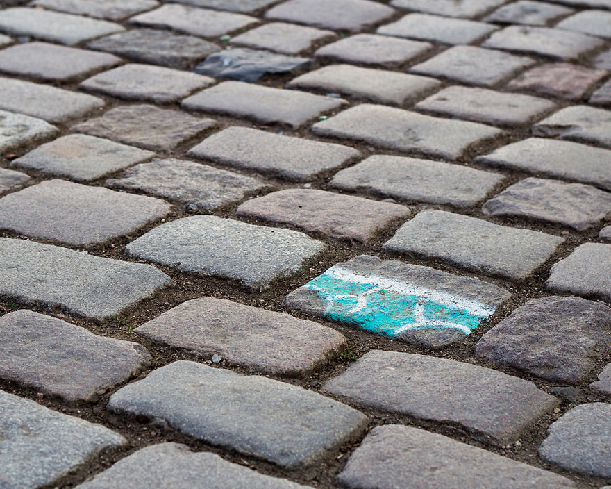 Andre Levy peint des slips sur des cailloux pour lutter contre la censure de la nudité Andre Levy peint des slips sur des cailloux pour lutter contre la censure de la nudite 9 Andre-Levy-peint-des-slips-sur-des-cailloux-pour-lutter-contre-la-censure-de-la-nudite-9