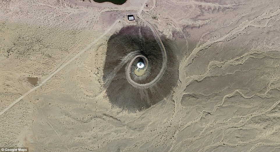 Une maison sur un volcan à vendre (base parfaite de Supervillain!) Une maison sur un volcan a vendre base parfaite de Supervillain 2 Une-maison-sur-un-volcan-a-vendre-base-parfaite-de-Supervillain-2