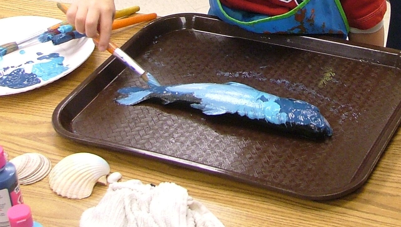 Préparation d’un poisson pour réaliser une impression de gyotaku Préparation d’un poisson pour réaliser une impression de gyotaku