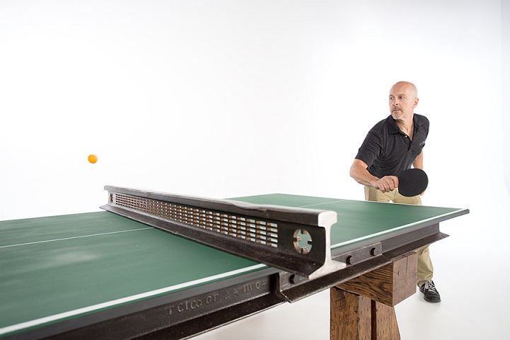 Une table de ping-pong en rails recyclés une table de ping pong en rails recycles 6 une-table-de-ping-pong-en-rails-recycles-6