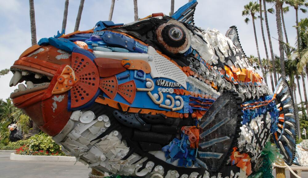 13 sculptures géantes avec des déchets de plage 13 sculptures geantes avec des dechets de plage 10 13-sculptures-geantes-avec-des-dechets-de-plage-10