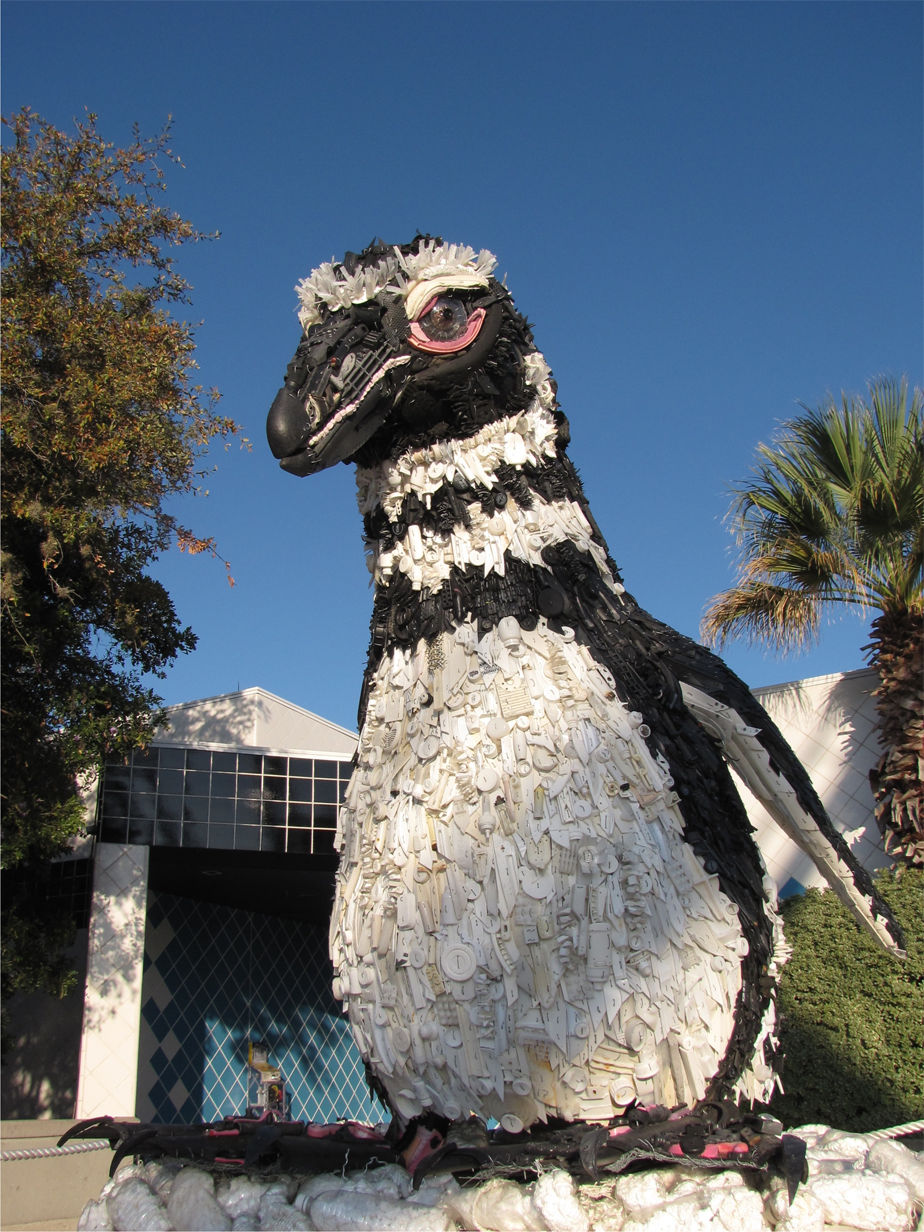 13 sculptures géantes avec des déchets de plage 13 sculptures geantes avec des dechets de plage 14 13-sculptures-geantes-avec-des-dechets-de-plage-14