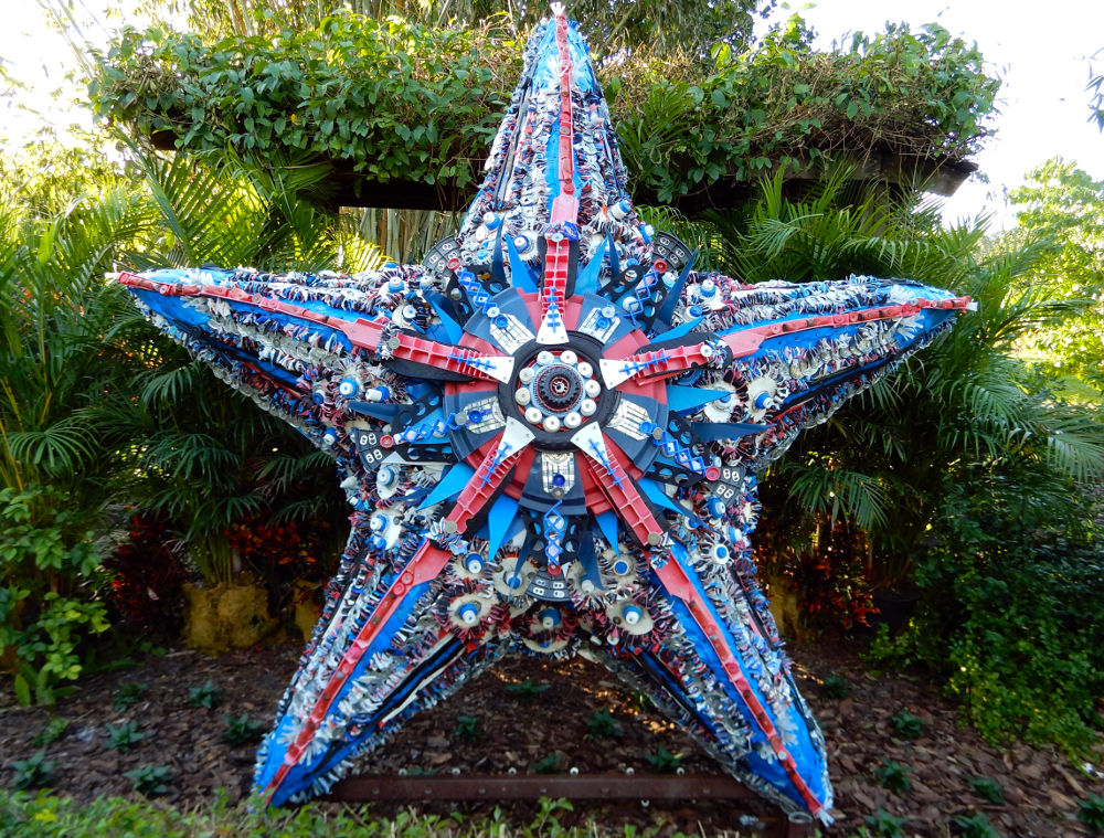 13 sculptures géantes avec des déchets de plage 13 sculptures geantes avec des dechets de plage 8 13-sculptures-geantes-avec-des-dechets-de-plage-8