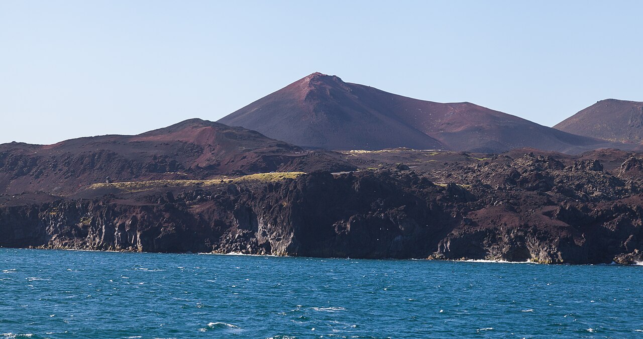 Volcan Eldfell sur l’île de Heimaey en Islande Volcan Eldfell sur l’île de Heimaey en Islande