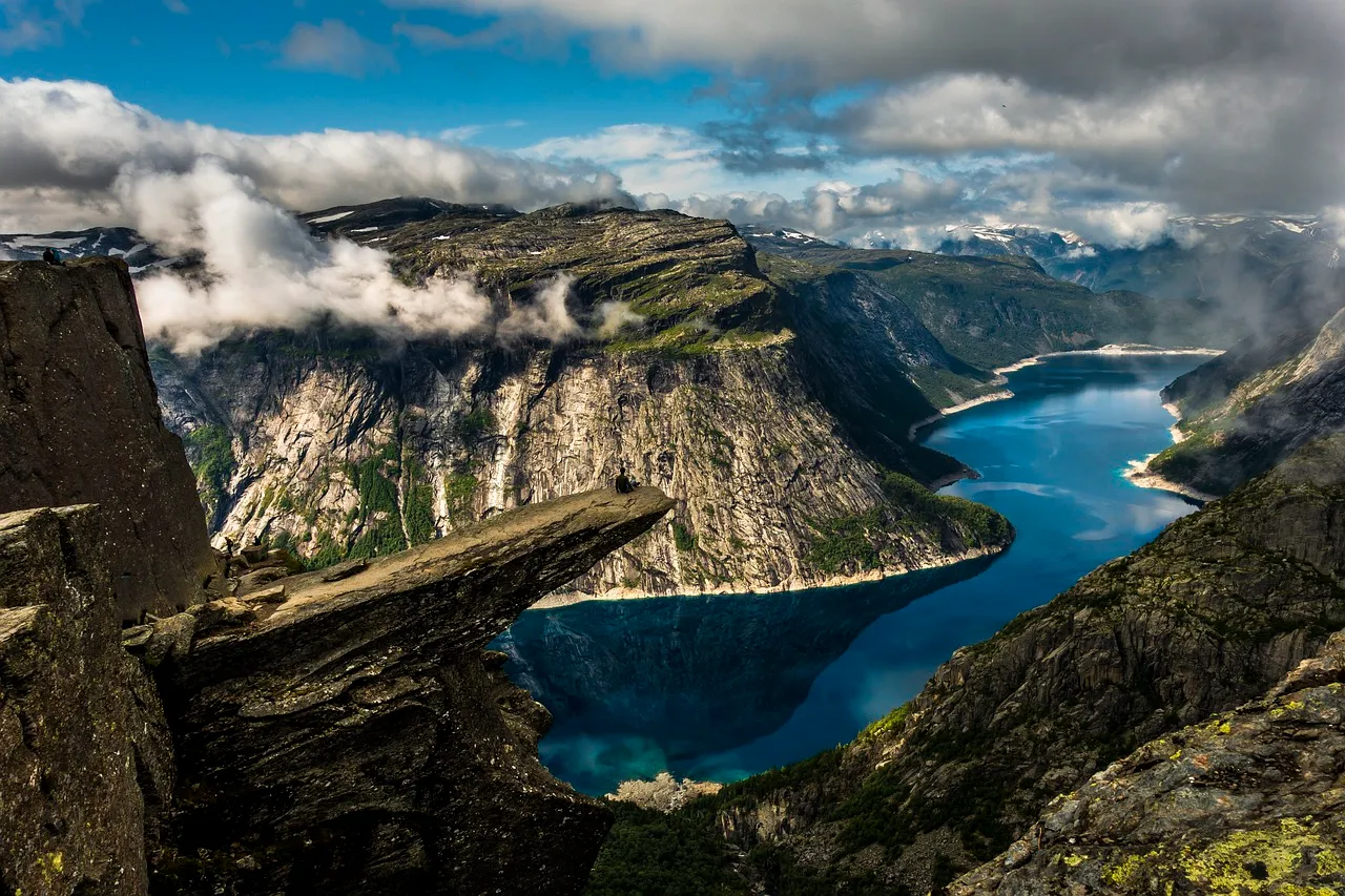 Les 20 plus belles falaises du monde les 20 plus belles falaises du monde trolltunga norvege les-20-plus-belles-falaises-du-monde-trolltunga-norvege