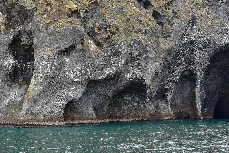Un rocher en forme d'éléphant surgit de l'océan en Islande un rocher en forme d elephant surgit de l ocean en Islande 1 un-rocher-en-forme-d-elephant-surgit-de-l-ocean-en-Islande-1