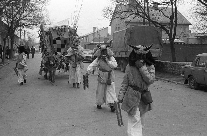 Busójárás - festival hongrois pour faire peur à la fin de l'hiver Busojaras festival hongrois pour faire peur a la fin de l hiver 2 Busojaras-festival-hongrois-pour-faire-peur-a-la-fin-de-l-hiver-2