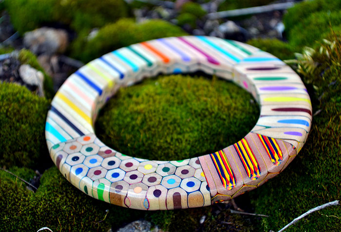 Des bijoux avec des crayons par Anna Čurlejová Des bijoux avec des crayons par Anna curlejova 4 Des-bijoux-avec-des-crayons-par-Anna-curlejova-4