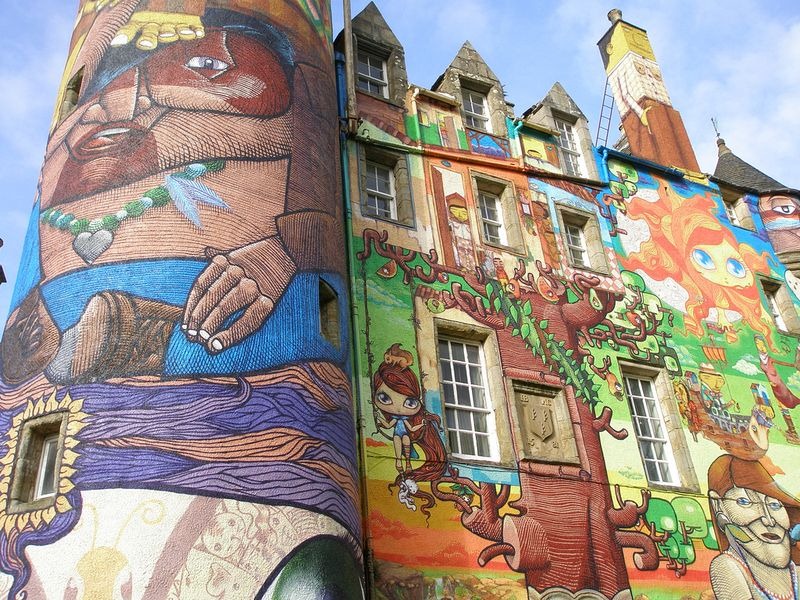 Kelburn, un château du 13ème siècle recouvert de graffitis Kelburn un chateau du 13eme siecle recouvert de graffitis 4 Kelburn-un-chateau-du-13eme-siecle-recouvert-de-graffitis-4