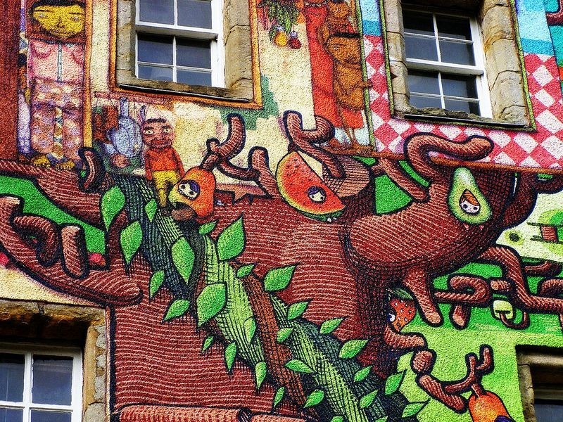 Kelburn, un château du 13ème siècle recouvert de graffitis Kelburn un chateau du 13eme siecle recouvert de graffitis 9 Kelburn-un-chateau-du-13eme-siecle-recouvert-de-graffitis-9