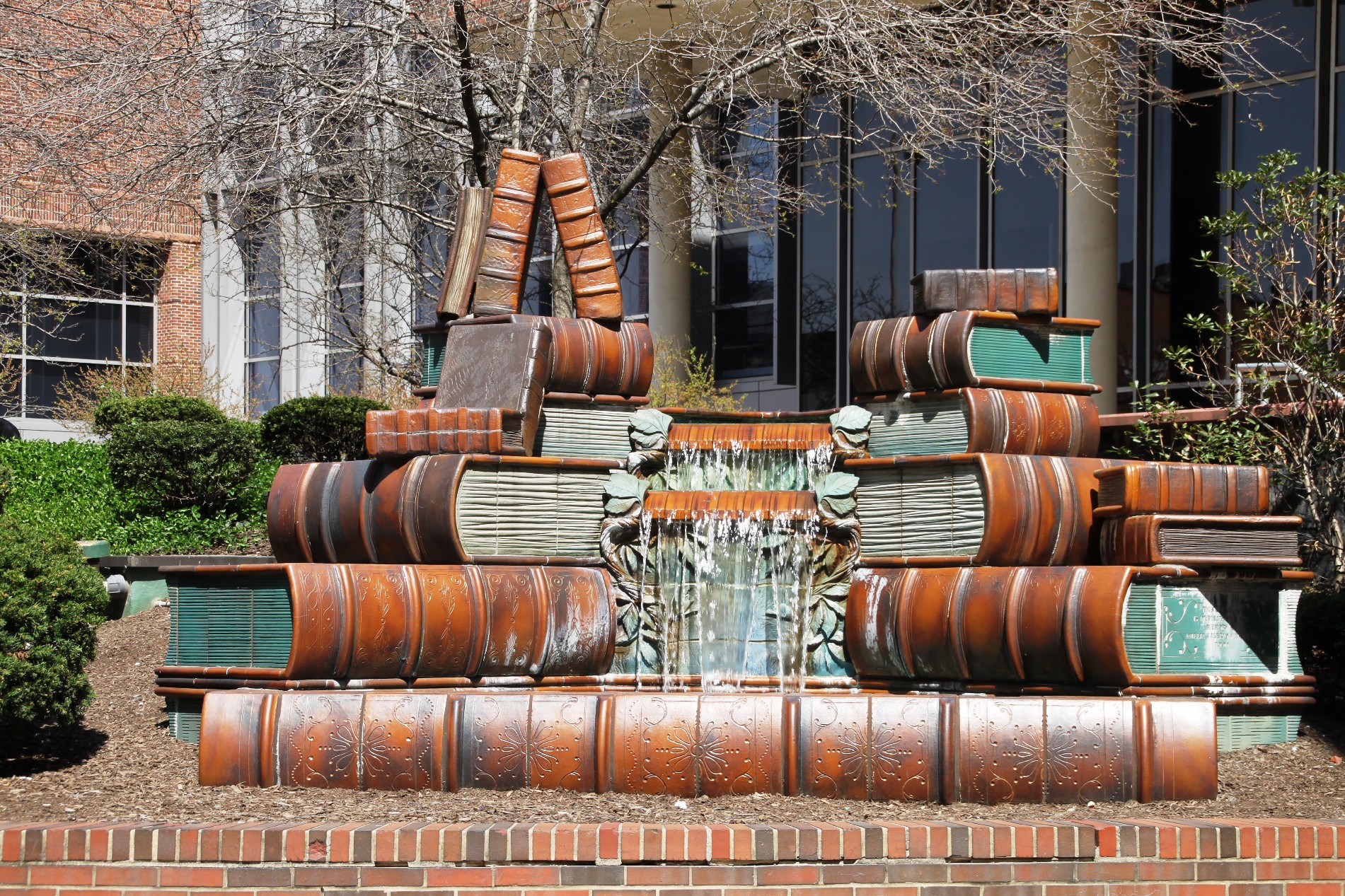 La fontaine livre de la bibliothèque de Cincinnati La fontaine livre de la bibliotheque de Cincinnati book fountain amelia valerio weinberg 1 La-fontaine-livre-de-la-bibliotheque-de-Cincinnati-book-fountain-amelia-valerio-weinberg-1