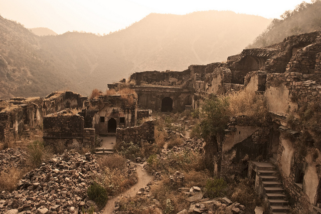 La ville fantôme de Bhangarh, la plus hantée d'Inde La ville fantome de Bhangarh la plus hantee d Inde 22 La-ville-fantome-de-Bhangarh-la-plus-hantee-d-Inde-22