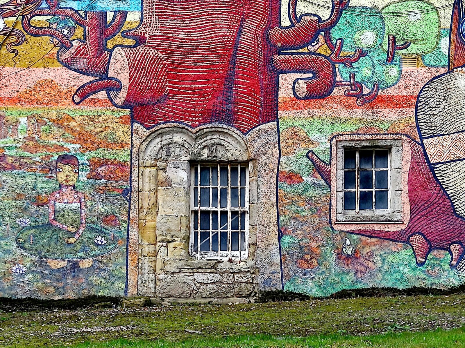chateau kelburn ancienne entree 1581 Ancienne entrée historique du château de Kelburn en Écosse, associée aux transformations du XVIe siècle