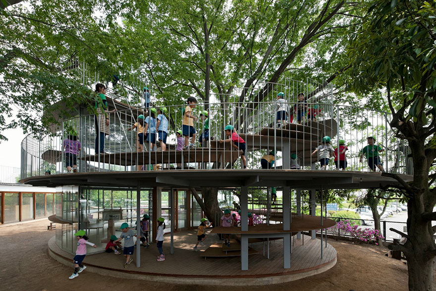 Un jardin d'enfants construit autour d'un arbre légendaire jardin d enfants construit autour d un arbre legendaire 3 jardin-d-enfants-construit-autour-d-un-arbre-legendaire-3
