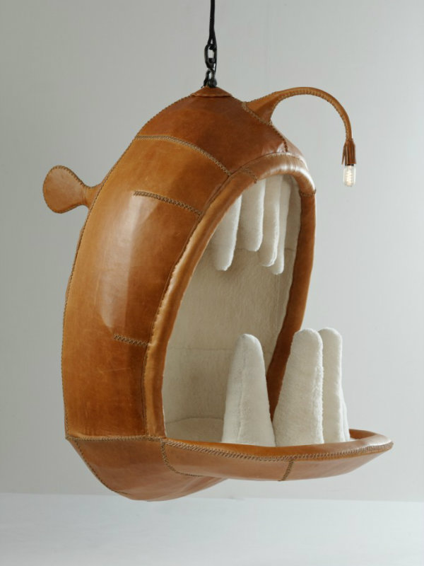 Des chaises suspendues en forme d'animaux pour s'asseoir dans la gueule d'un prédateur chaises suspendues en forme d animaux pour s asseoir dans la gueule d un predateur par Porky Hefer 3 requin chaises-suspendues-en-forme-d-animaux-pour-s-asseoir-dans-la-gueule-d-un-predateur-par-Porky-Hefer-3-requin