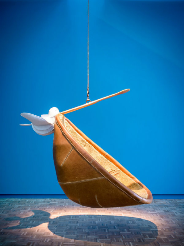 Des chaises suspendues en forme d'animaux pour s'asseoir dans la gueule d'un prédateur chaises suspendues en forme d animaux pour s asseoir dans la gueule d un predateur par Porky Hefer 5 chaises-suspendues-en-forme-d-animaux-pour-s-asseoir-dans-la-gueule-d-un-predateur-par-Porky-Hefer-5