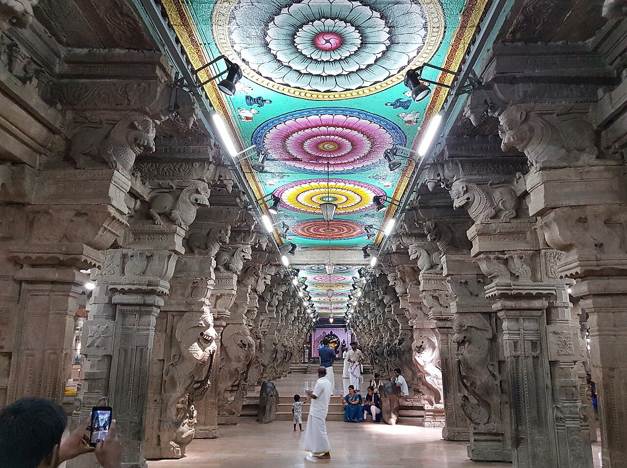 La salle aux mille piliers du temple Meenakshi à Madurai Salle aux mille piliers du temple Meenakshi à Madurai en Inde