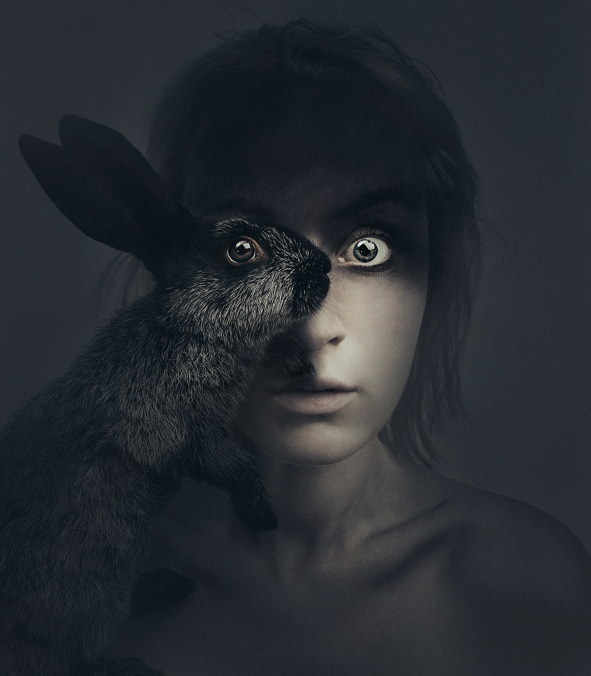 Des auto-portraits avec des yeux d'animaux par Flóra Borsi Des auto portraits avec des yeux d animaux par Flora Borsi 3 Des-auto-portraits-avec-des-yeux-d-animaux-par-Flora-Borsi-3-lapin