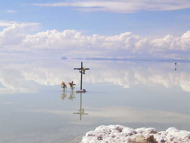 Le Salar de Uyuni - le plus grand désert de sel du monde Le Salar de Uyuni le plus grand desert de sel du monde 3 Le-Salar-de-Uyuni-le-plus-grand-desert-de-sel-du-monde-3