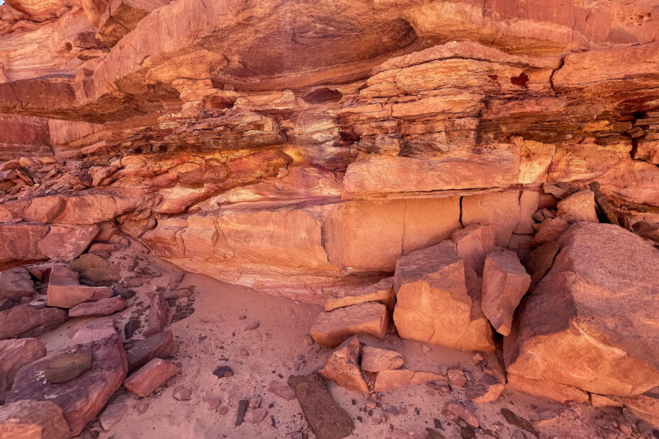 Le canyon coloré de Nuweiba dans le Sinaï canyon colore nuweiba sinai egypte Canyon coloré de Nuweiba dans le Sinaï en Égypte