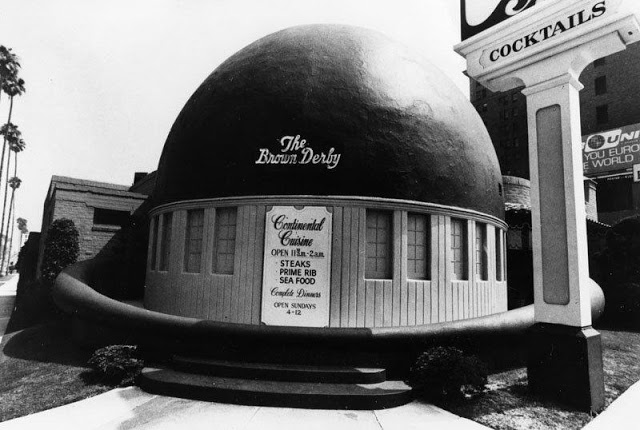 22 photos vintage de restaurants aux formes loufoques de Los Angeles 22 photos vintage de restaurants aux formes loufoques de Los Angeles 1 22-photos-vintage-de-restaurants-aux-formes-loufoques-de-Los-Angeles-1
