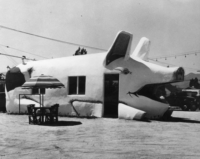 22 photos vintage de restaurants aux formes loufoques de Los Angeles 22 photos vintage de restaurants aux formes loufoques de Los Angeles 12 22-photos-vintage-de-restaurants-aux-formes-loufoques-de-Los-Angeles-12