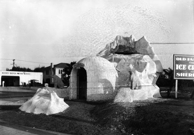 22 photos vintage de restaurants aux formes loufoques de Los Angeles 22 photos vintage de restaurants aux formes loufoques de Los Angeles 14 22-photos-vintage-de-restaurants-aux-formes-loufoques-de-Los-Angeles-14