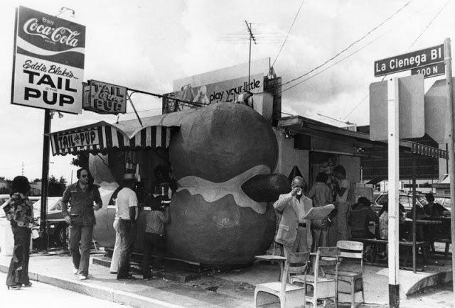 22 photos vintage de restaurants aux formes loufoques de Los Angeles 22 photos vintage de restaurants aux formes loufoques de Los Angeles 2 22-photos-vintage-de-restaurants-aux-formes-loufoques-de-Los-Angeles-2