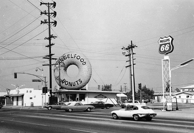 22 photos vintage de restaurants aux formes loufoques de Los Angeles 22 photos vintage de restaurants aux formes loufoques de Los Angeles 5 22-photos-vintage-de-restaurants-aux-formes-loufoques-de-Los-Angeles-5