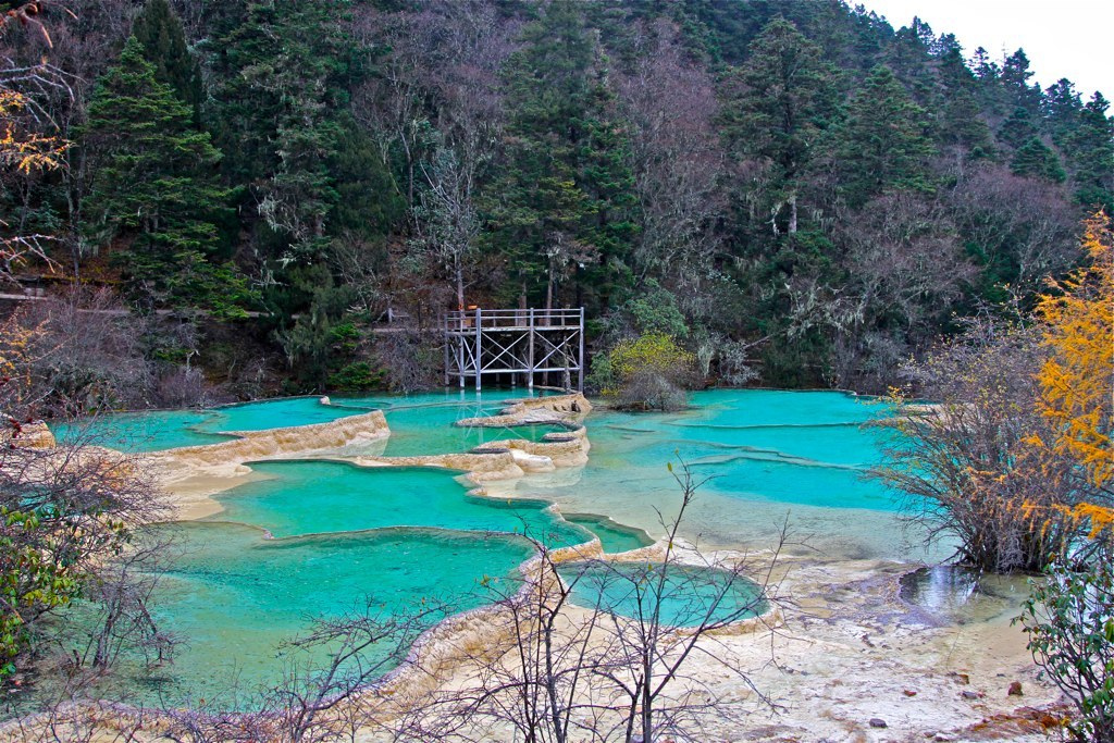 Les bassins turquoises et émeraudes de Huanglong Les bassins turquoises et emeraudes de Huanglong 5 5 Colored pools