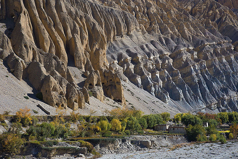 Les mystérieuses grottes de Mustang au Népal Les mysterieuses grottes de Mustang au Nepal 11 Les-mysterieuses-grottes-de-Mustang-au-Nepal-11