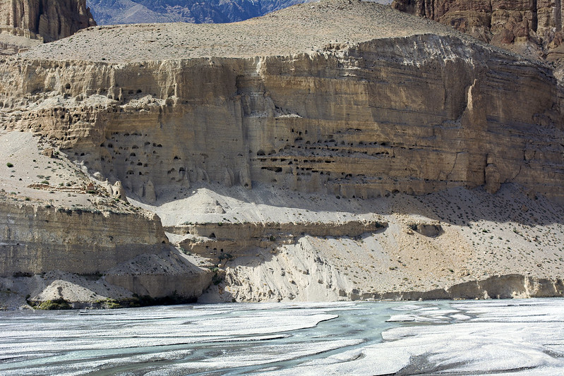 Les mystérieuses grottes de Mustang au Népal Les mysterieuses grottes de Mustang au Nepal 4 Les-mysterieuses-grottes-de-Mustang-au-Nepal-4