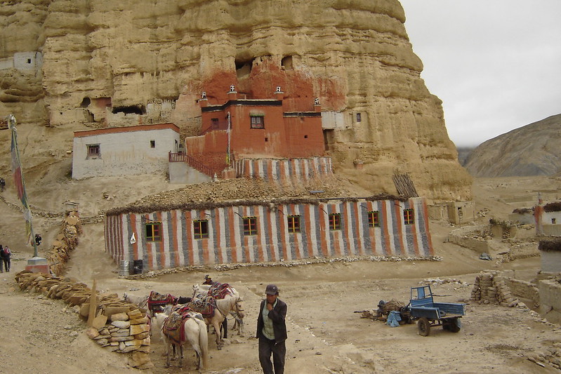 Les mystérieuses grottes de Mustang au Népal Les mysterieuses grottes de Mustang au Nepal 7 Les-mysterieuses-grottes-de-Mustang-au-Nepal-7