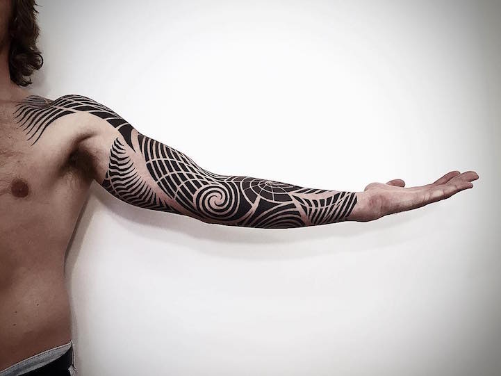 Les tatouages géométriques de Brandon Crone Les tatouages geometriques de Brandon Crone 6 Les-tatouages-geometriques-de-Brandon-Crone-6