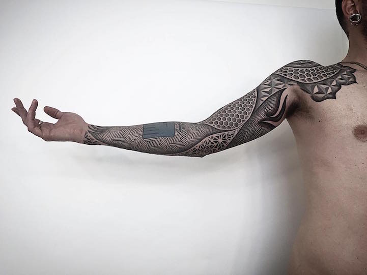 Les tatouages géométriques de Brandon Crone Les tatouages geometriques de Brandon Crone 7 Les-tatouages-geometriques-de-Brandon-Crone-7