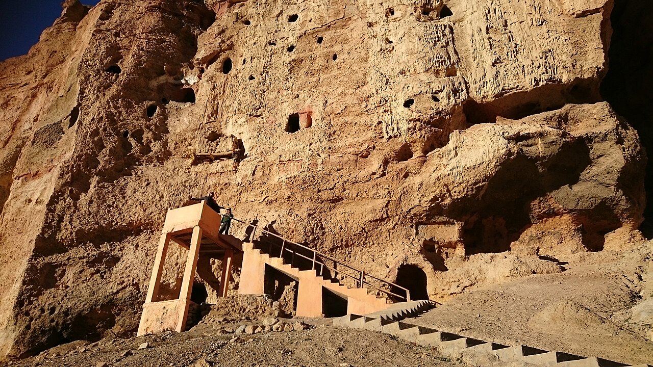Grottes de Chhoser dans le Haut Mustang Grottes de Chhoser creusées dans une falaise du Haut Mustang près de Lo Manthang au Népal