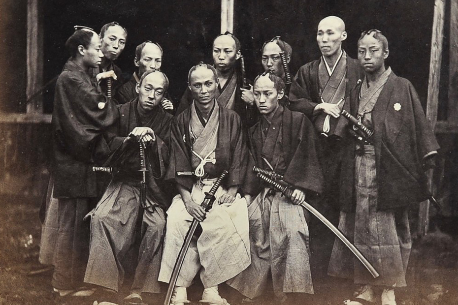 Portraits de samouraïs du 19ème siècle : le Japon des années 1800 en photos samourais erudits nagasaki ueno hikoma 1864 Groupe de samouraïs érudits photographiés à Nagasaki en 1864 par Ueno Hikoma