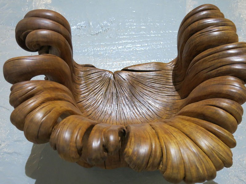 Une incroyable chaise sculptée dans un tronc une incroyable chaise sculptee dans un tronc 2 une-incroyable-chaise-sculptee-dans-un-tronc-2