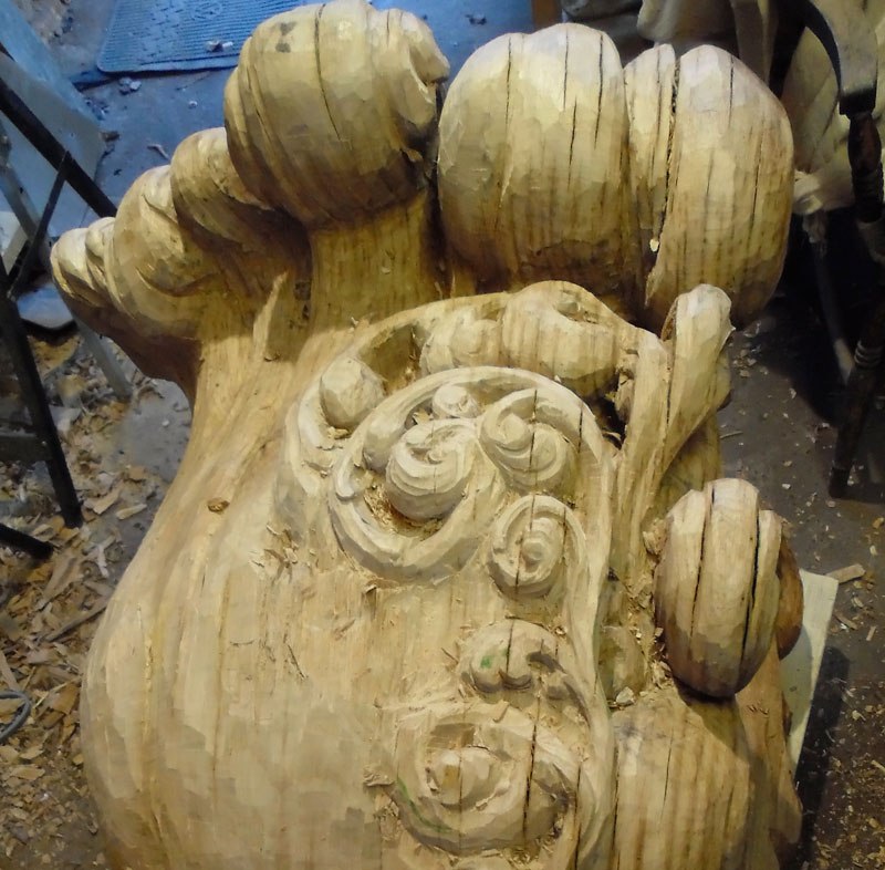 Une incroyable chaise sculptée dans un tronc une incroyable chaise sculptee dans un tronc 5 une-incroyable-chaise-sculptee-dans-un-tronc-5