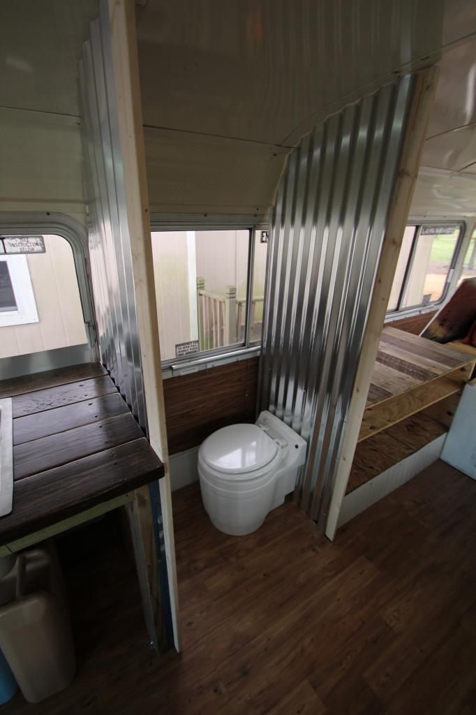 La transformation d'un vieux bus scolaire en camping car la transformation d un vieux bus scolaire en camping car 10 la-transformation-d-un-vieux-bus-scolaire-en-camping-car-10