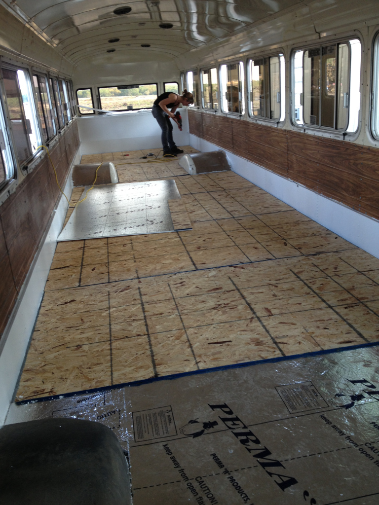 La transformation d'un vieux bus scolaire en camping car la transformation d un vieux bus scolaire en camping car 4 la-transformation-d-un-vieux-bus-scolaire-en-camping-car-4