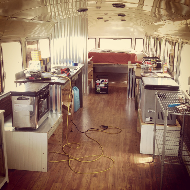 La transformation d'un vieux bus scolaire en camping car la transformation d un vieux bus scolaire en camping car 6 la-transformation-d-un-vieux-bus-scolaire-en-camping-car-6