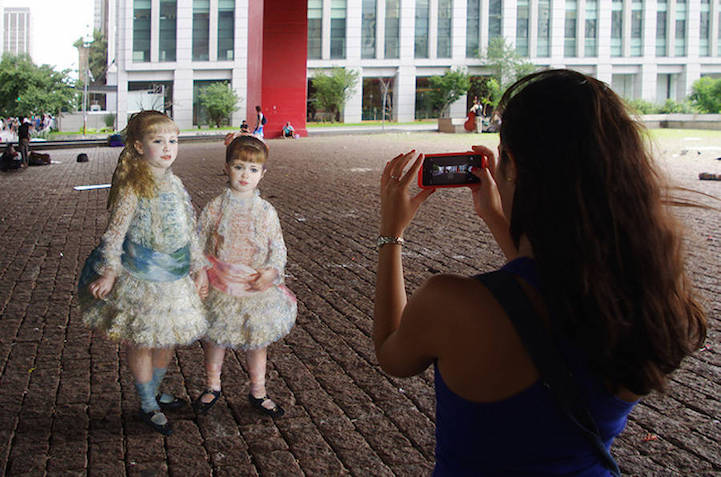 Des personnages de toiles célèbres dans des scènes modernes par Gabriel Nardelli Araujo Des personnages de toiles celebres dans des scenes modernes par Gabriel Nardelli Araujo 2 Des-personnages-de-toiles-celebres-dans-des-scenes-modernes-par-Gabriel-Nardelli-Araujo-2