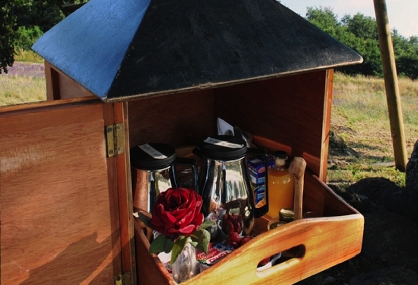 Une cabane dans un arbre au milieu d'un champ de lavande Une cabane dans un arbre au milieu d un champ de lavande suite bleue 8 Une-cabane-dans-un-arbre-au-milieu-d-un-champ-de-lavande-suite-bleue-8