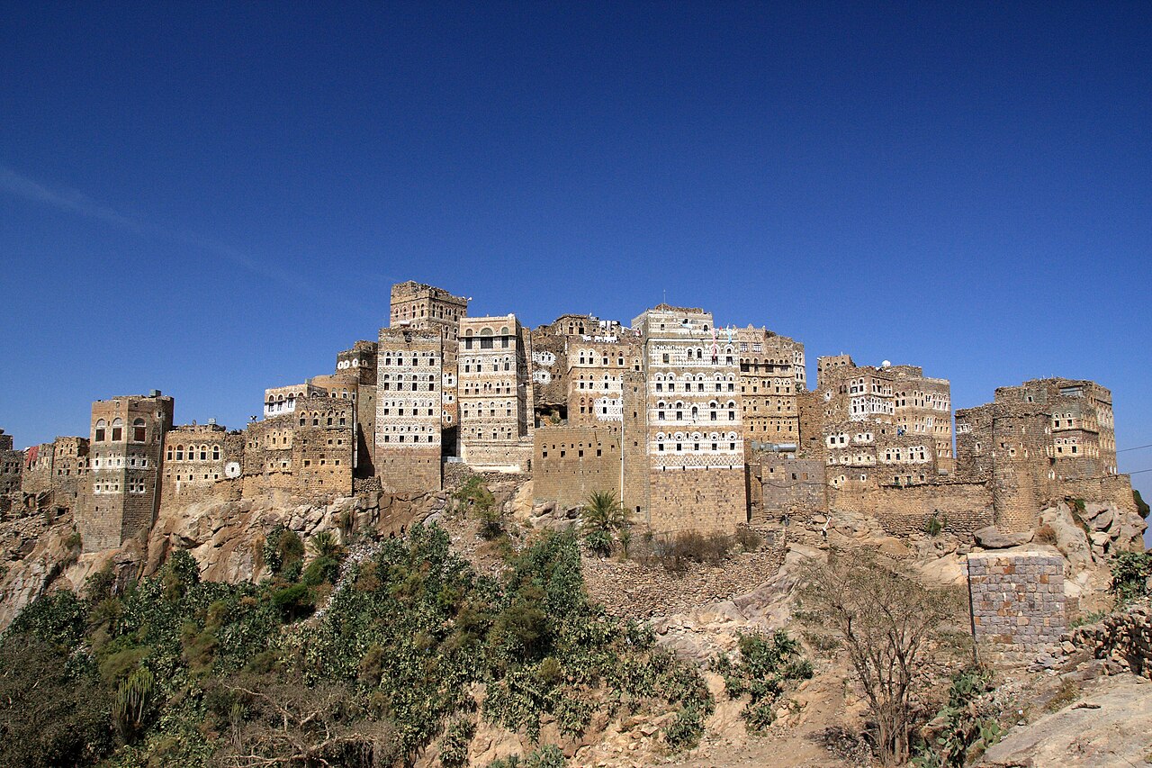 al hajjarah yemen village fortifie Village fortifié d'Al Hajjarah dans les montagnes du Haraz au Yémen