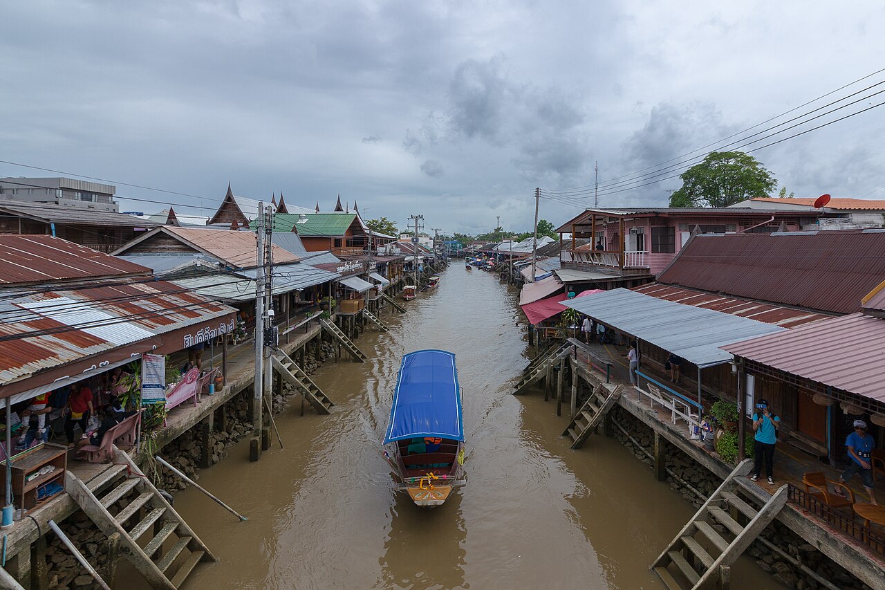 amphawa marche flottant thailande Canal et maisons du marché flottant d'Amphawa en Thaïlande