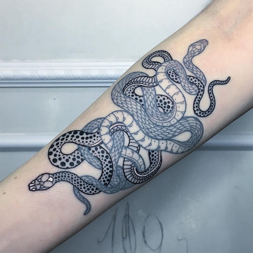 Les tatouages de serpents noirs et blancs de Mirko Sata de nouveaux tatouages de serpents par Mirko Sata 1 de-nouveaux-tatouages-de-serpents-par-Mirko-Sata-1
