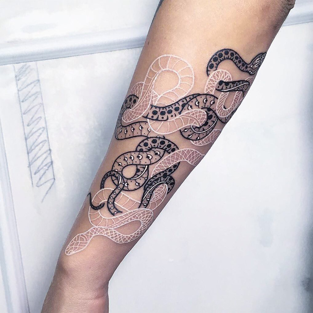 Les tatouages de serpents noirs et blancs de Mirko Sata de nouveaux tatouages de serpents par Mirko Sata 11 de-nouveaux-tatouages-de-serpents-par-Mirko-Sata-11