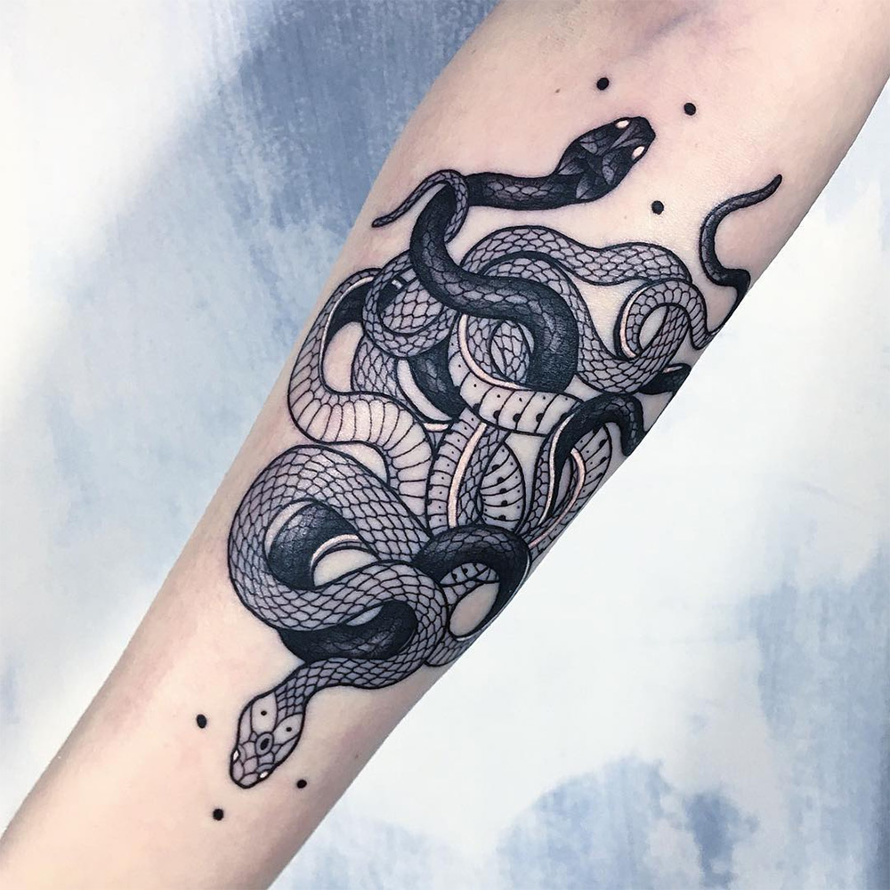 Les tatouages de serpents noirs et blancs de Mirko Sata de nouveaux tatouages de serpents par Mirko Sata 3 de-nouveaux-tatouages-de-serpents-par-Mirko-Sata-3